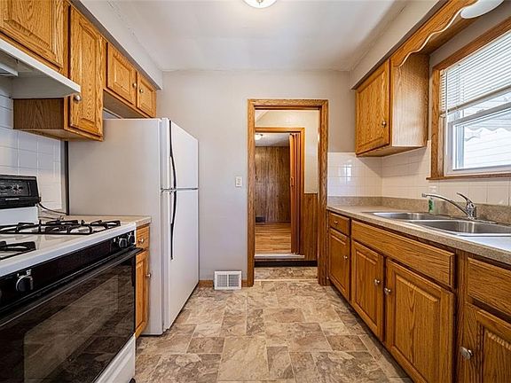 5th image of 324 E 330th St