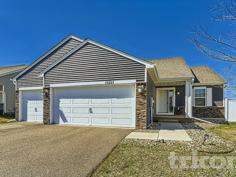 15225 Emory Ave — Photo 2
