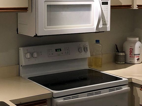 2nd image of 752 Executive Center Dr