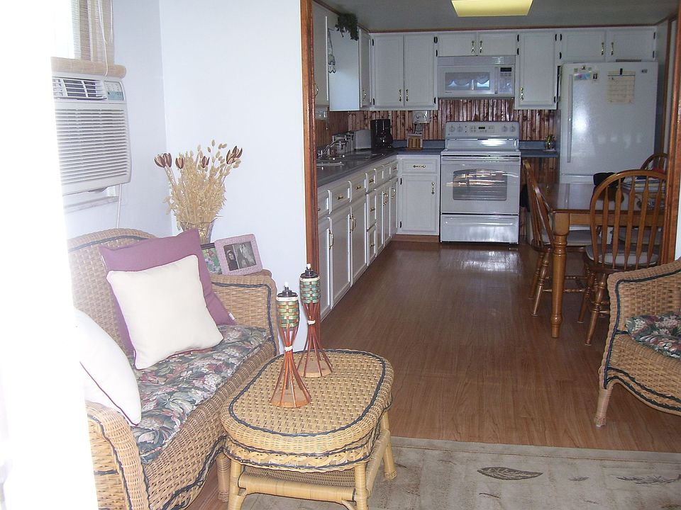 2nd image of 905 Bush St