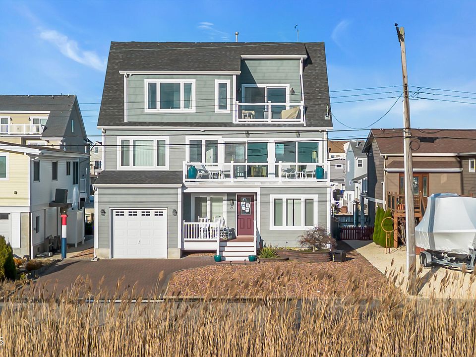 1st image of 124 Saint Lawrence Boulevard