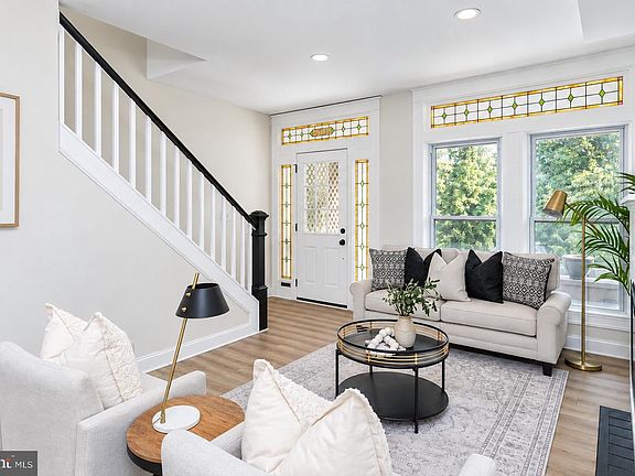 4th image of 2827 Chesterfield Ave
