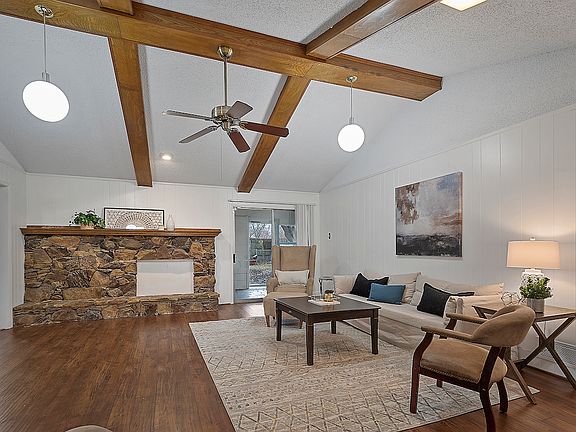 5th image of 1902 Briarwood Ln #1F