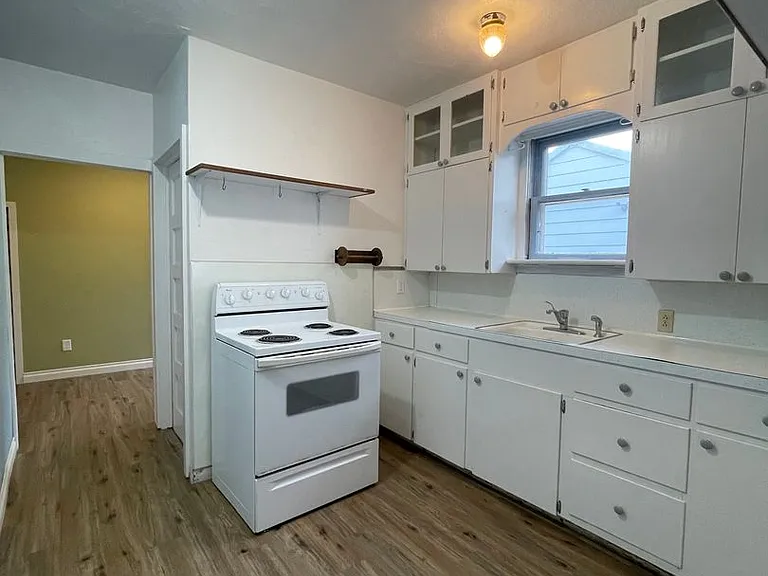 112 W Park Ave — Photo 5