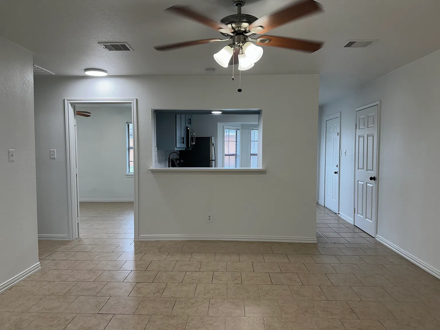 2 bed, 900 sqft, $1,450 — Photo 4