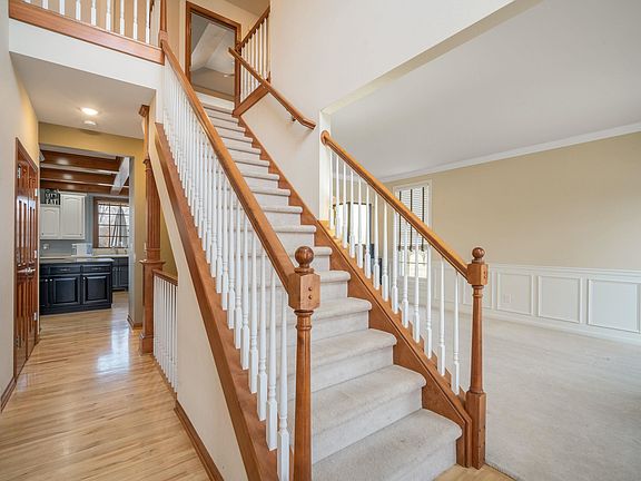 3rd image of 24 Whispering Springs Ct