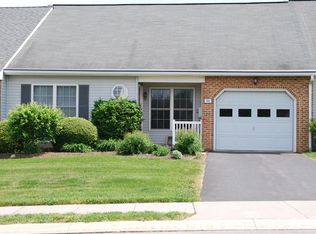 33 Burr Oak Dr, Millersville, PA 17551