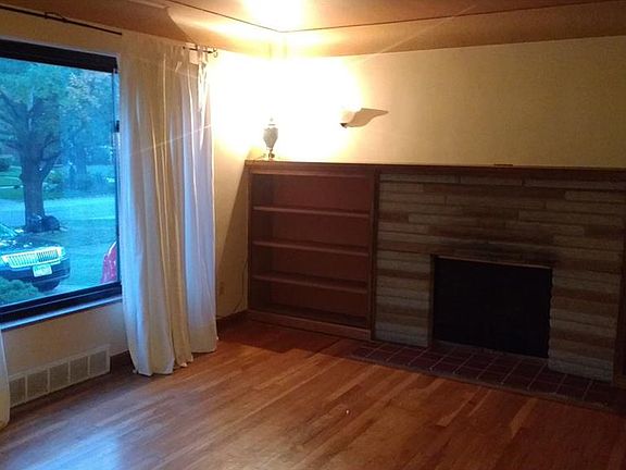 3rd image of 6608 Brookside Dr