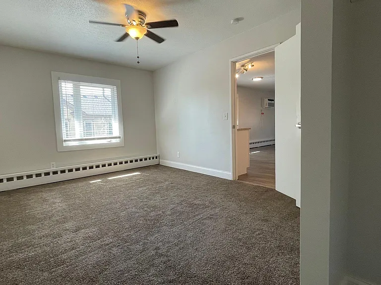 689 Lowry Ave NE #7 — Photo 25