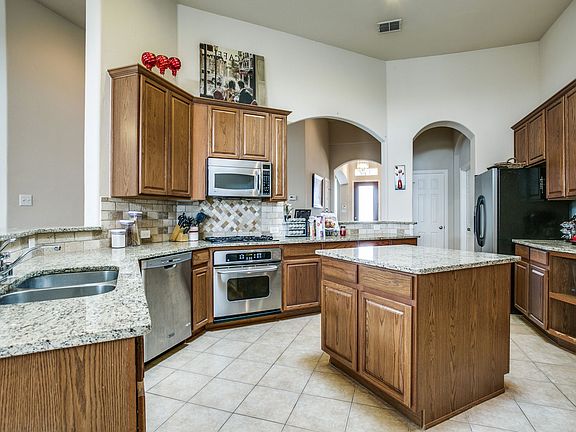 4th image of 1713 Thornberry Dr