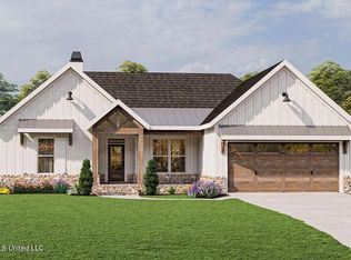 16 Young Rd, Byhalia, MS 38611