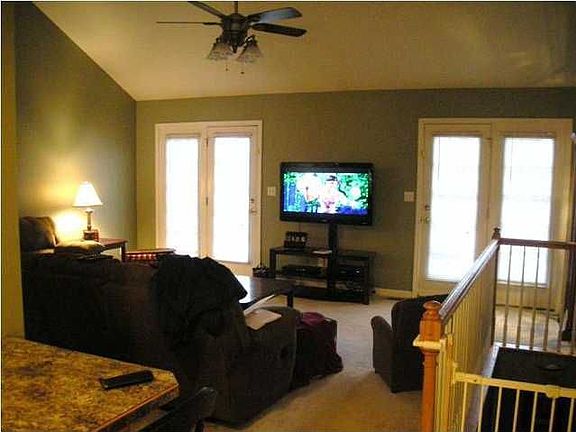 5th image of 208 Teresa Kay Dr