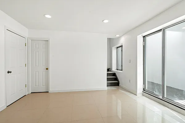 Sold by R New York | media 5