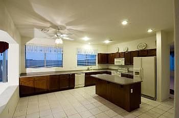 3rd image of 1402 W Roadrunner Dr