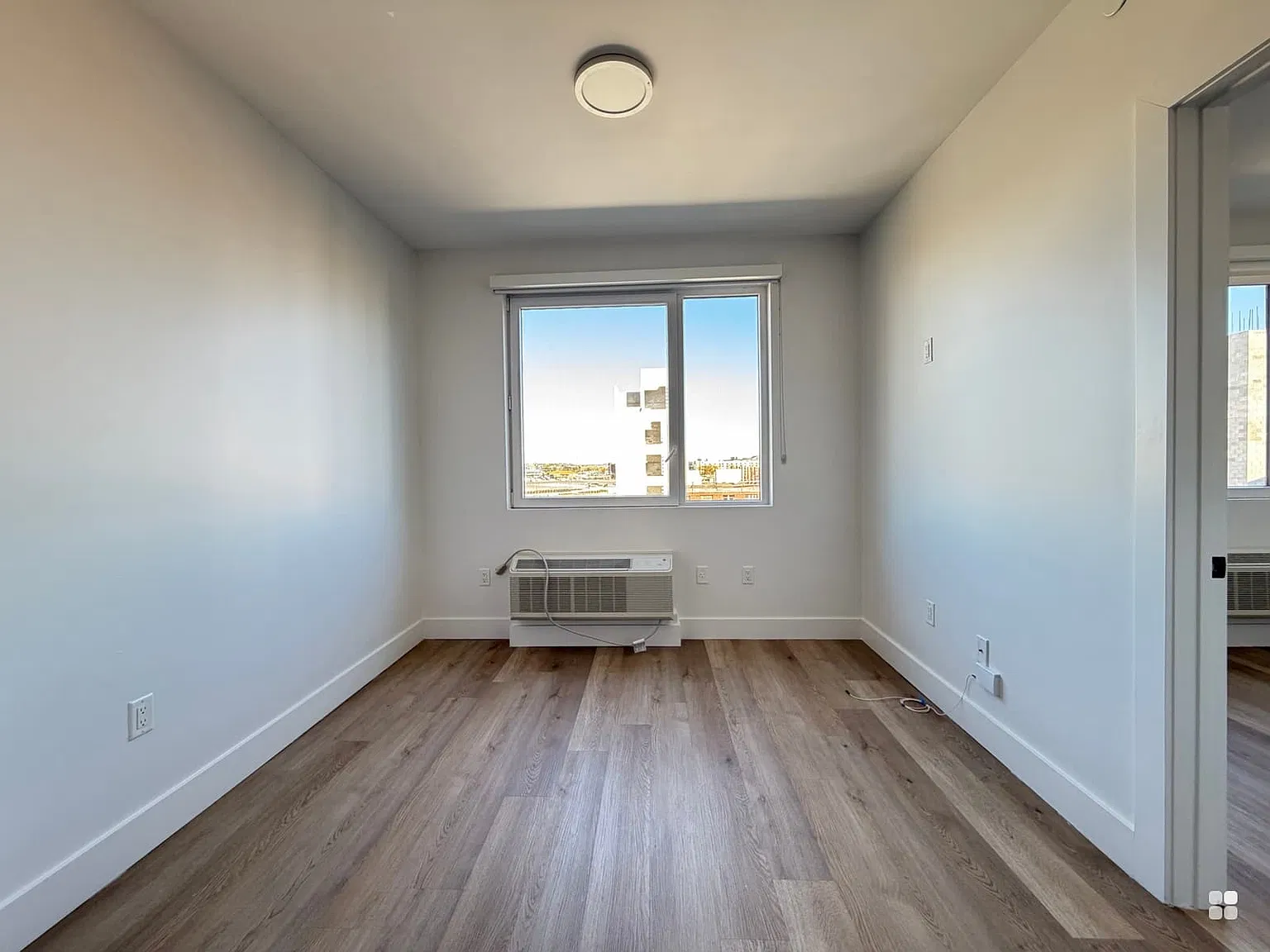 1 bed, 650 sqft, $2,400 — Photo 2