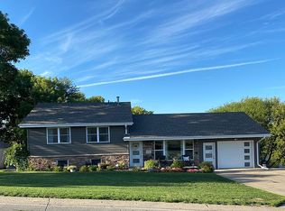 433 W Main St, Hinton, IA 51024