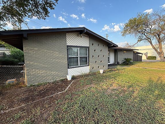 2nd image of 302 Marquis Ln