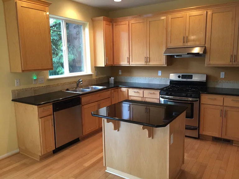 9946 NW Taylor St — Photo 6