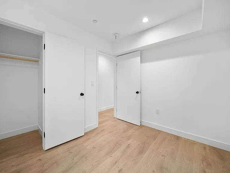 171 S Hoover St — Photo 28