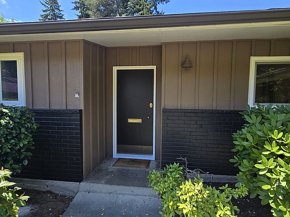 3rd image of 1014 Brentwood Pl