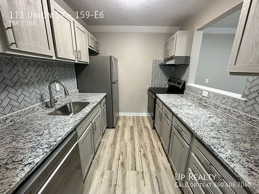2 bed, 875 sqft, $1,700 — Photo 1
