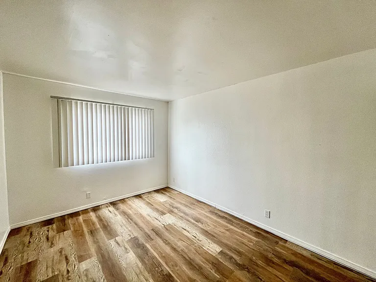 3917 Spring Dr #5 — Photo 11