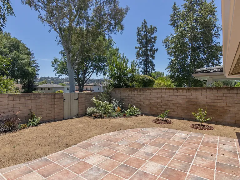 32046 Kingspark Ct — Photo 29
