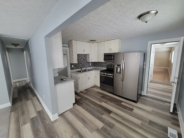 1946 Rocklyn Dr — Photo 3