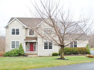 23 Stone Cliff Ter, Oak Ridge, NJ 07438
