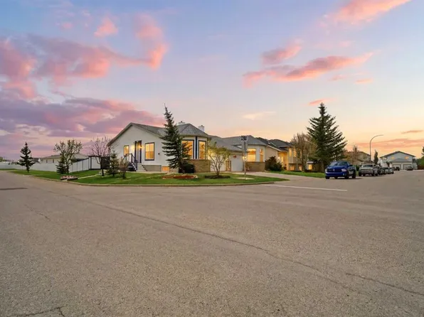 55 N Ross Pl, Crossfield, AB T0M 0S0