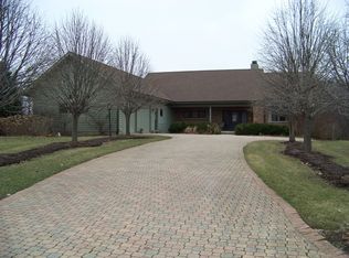 25 Long Grove Dr, Monticello, IL 61856