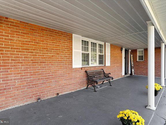 4th image of 210 Maryland Ave