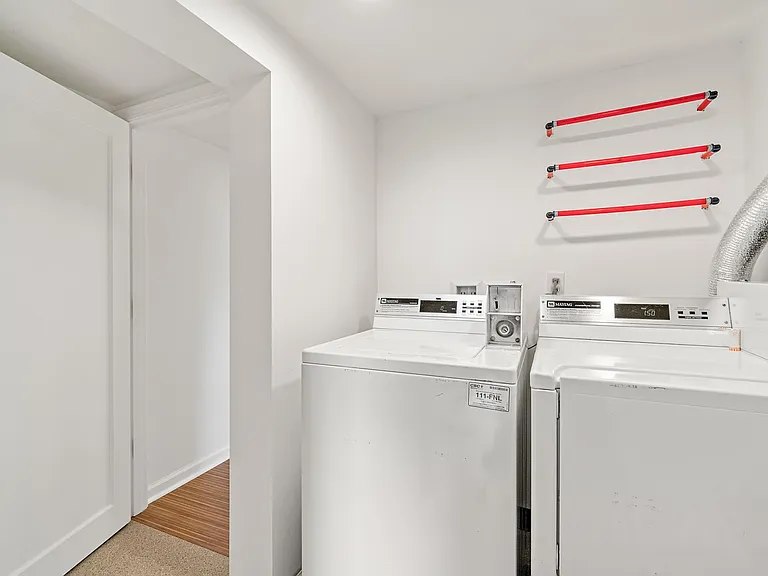 2203 Nob Hill Ave N #1 — Photo 10