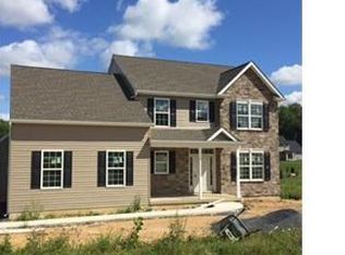 5360 Geiger Dr, Schnecksville, PA 18078