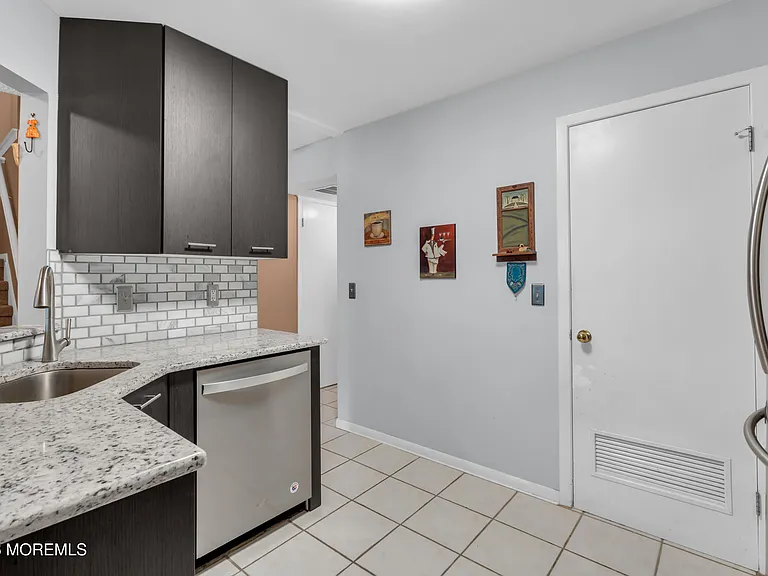 492 Bayberry Ct — Photo 20