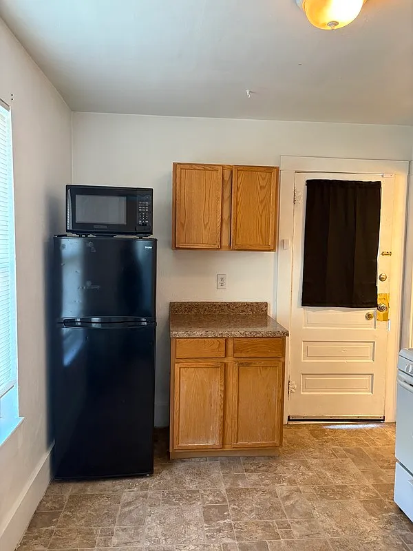 1 bed, 1.0 bath, $1,175 — Photo 3