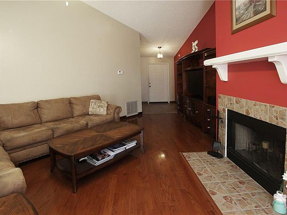 4th image of 3077 Bloomsbury Dr