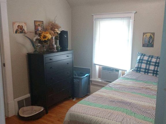 4th image of 2318 4th St NE #2