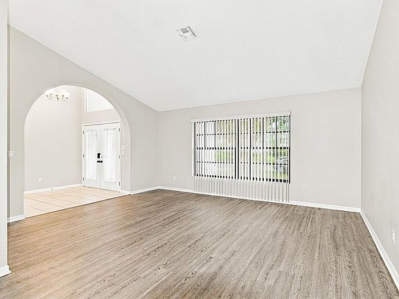 2nd image of 4415 LAS PALMAS AVENUE