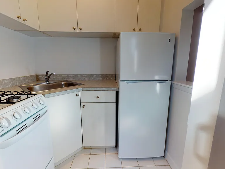 212 E 85th St #5C — Photo 6