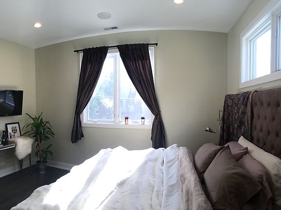2nd image of 1110 N Paulina St #3