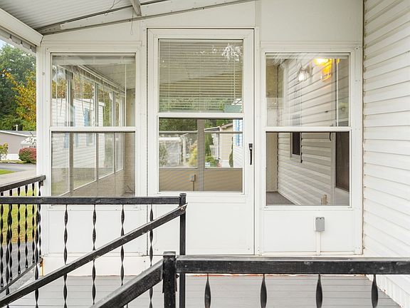 3rd image of 320 Poplar Ave