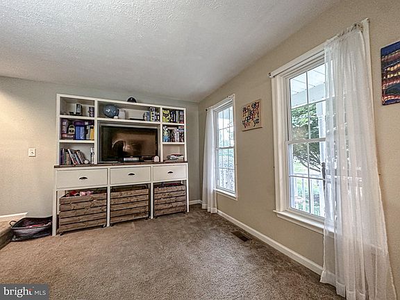 5th image of 9826 Danford St
