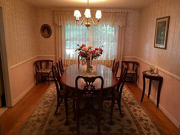 4th image of 35 Roger Williams Dr