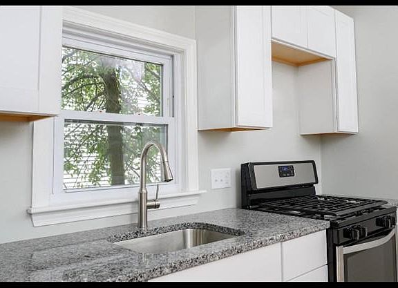 4th image of 110 Arnold St #1