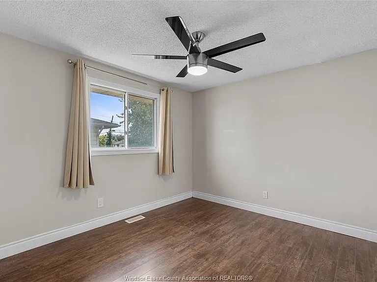 3083 Jefferson Blvd — Photo 13