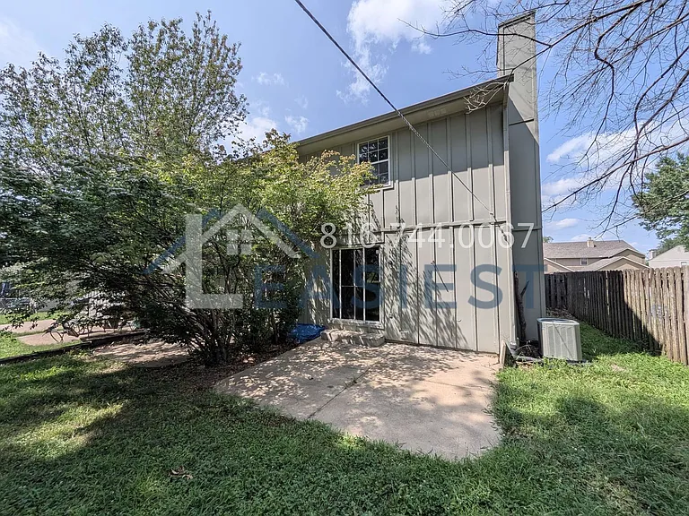 1855 NE Knollbrook St — Photo 25