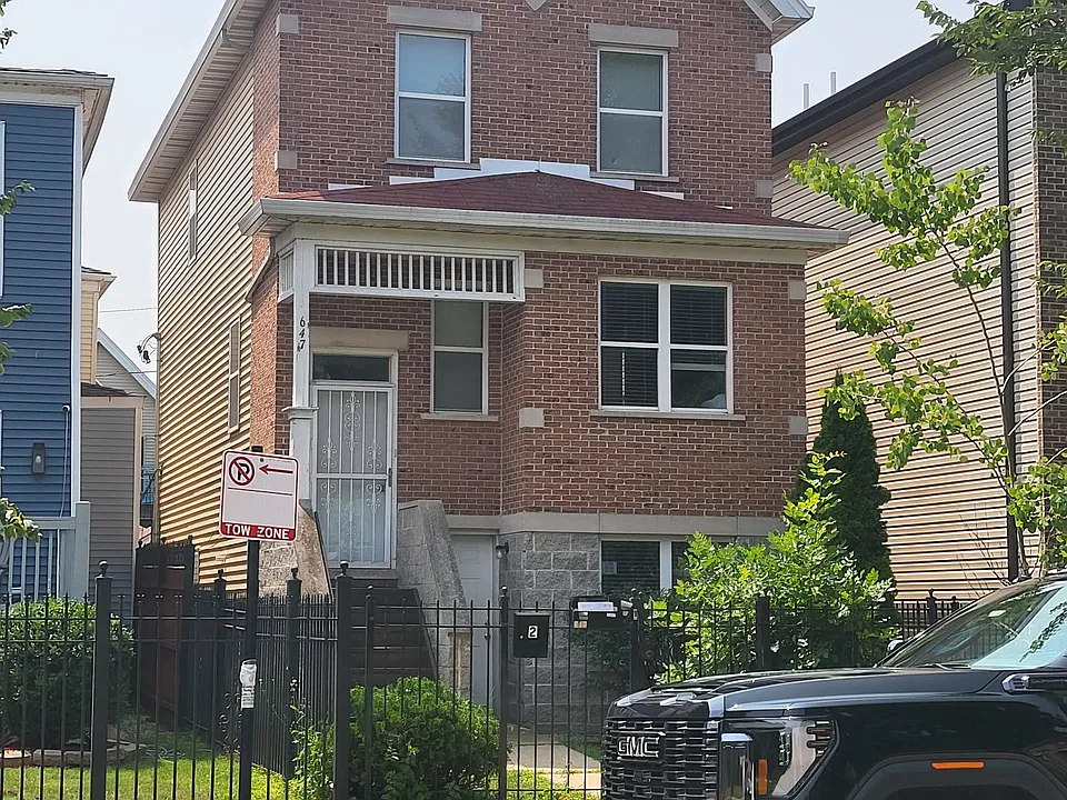 647 E 41st St #1