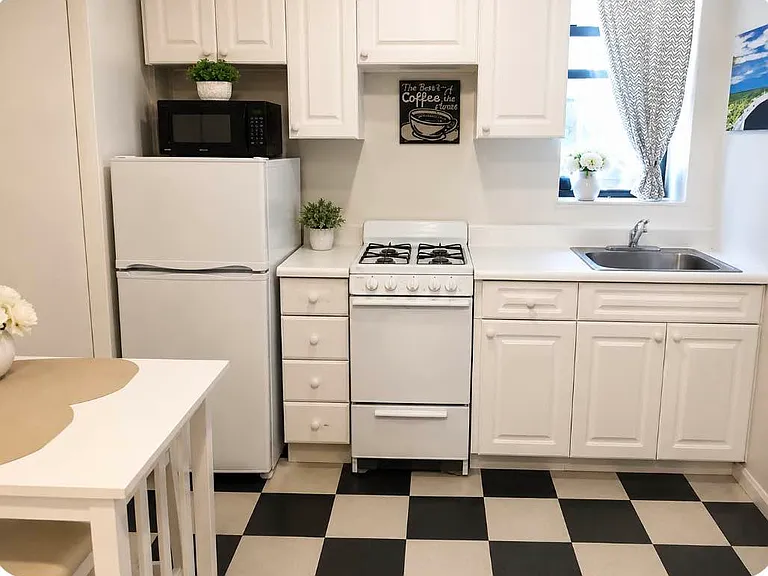 160 E 85th St #1R — Photo 4