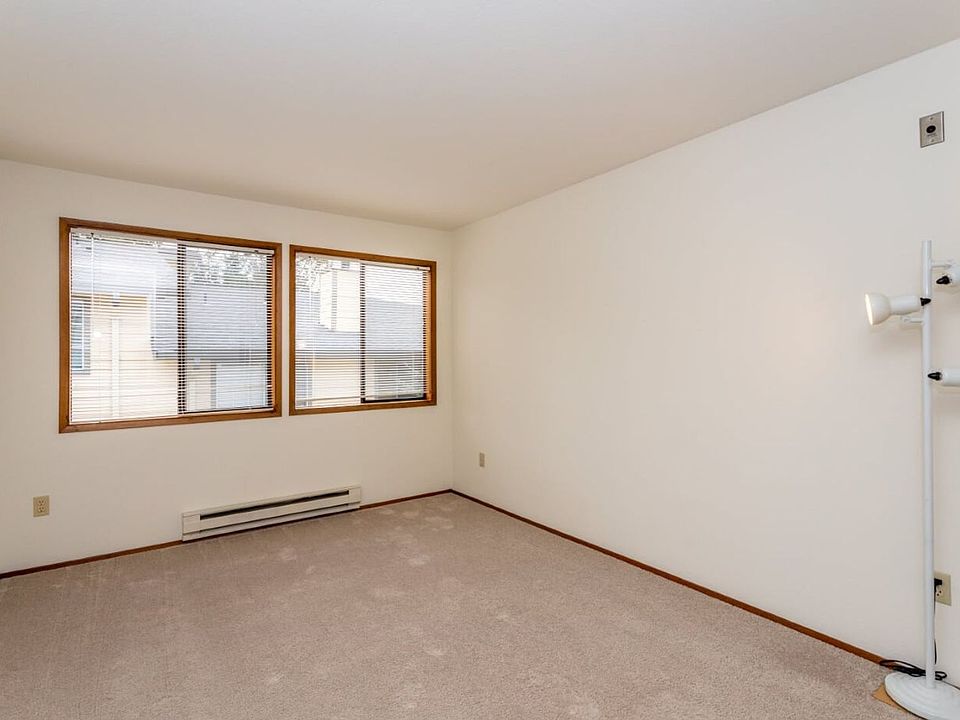 1st image of 12542 35th Ave NE #201